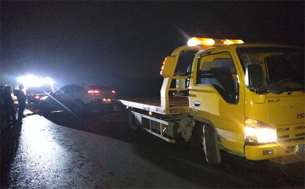 柘城县24小时拖车救援电话，柘城县道路救援公司怎么收费的